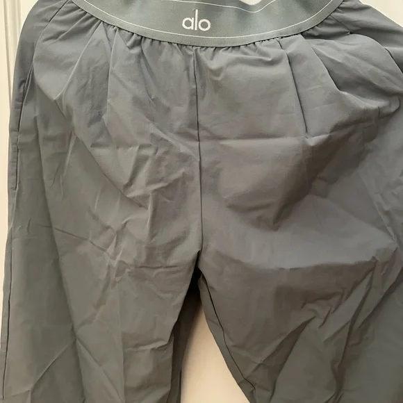 ALO Yoga Pants Women - Picture 3 of 3